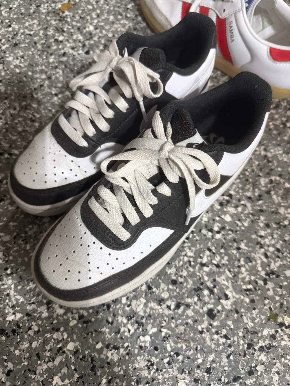 Nike White and Black Low-Top Sneakers